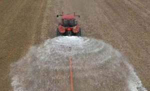 Agricultural drag line hose system